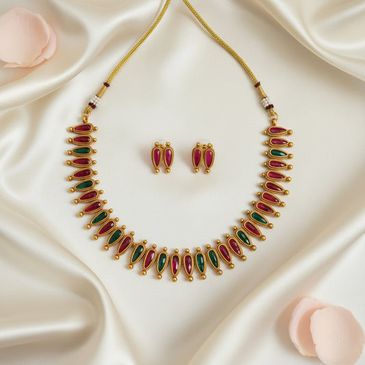 Aparna Chocker Necklace and Earrings Set