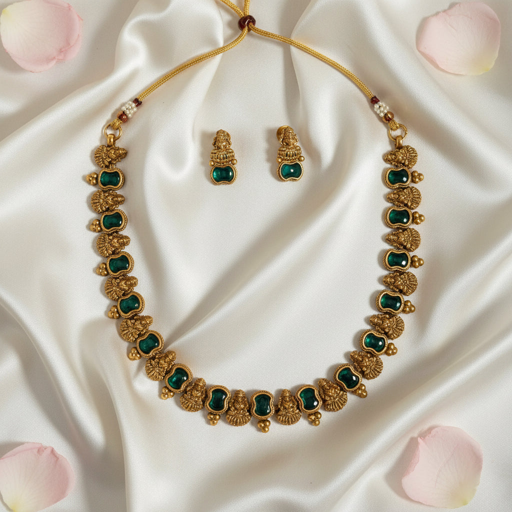 Yashasvi Chocker Necklace and Earrings Set