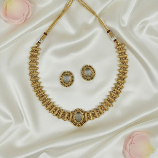 Abhaya Chocker Necklace and Earrings Set