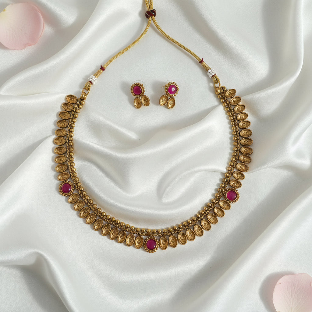Aarini Chocker Necklace and Earrings Set