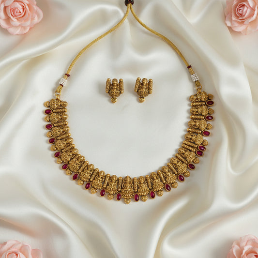 Amodini Short Necklace and Earrings Set