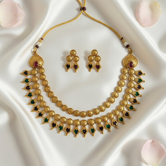 Hamsini Short Necklace and Earrings Set
