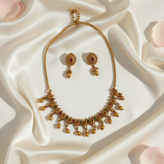 Kairavi Short Necklace and Earrings Set
