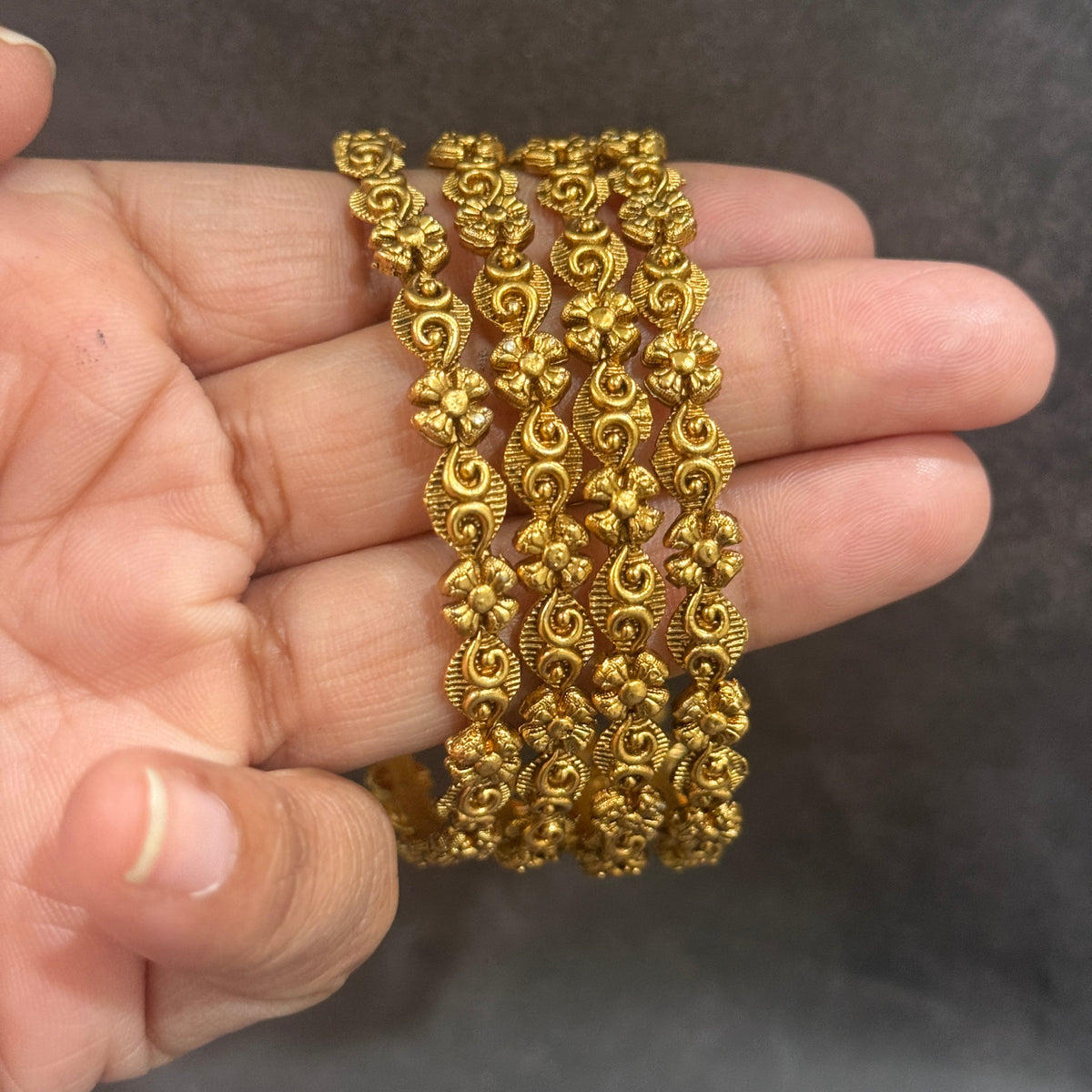 Janvi Traditional Antique Stone Bangle