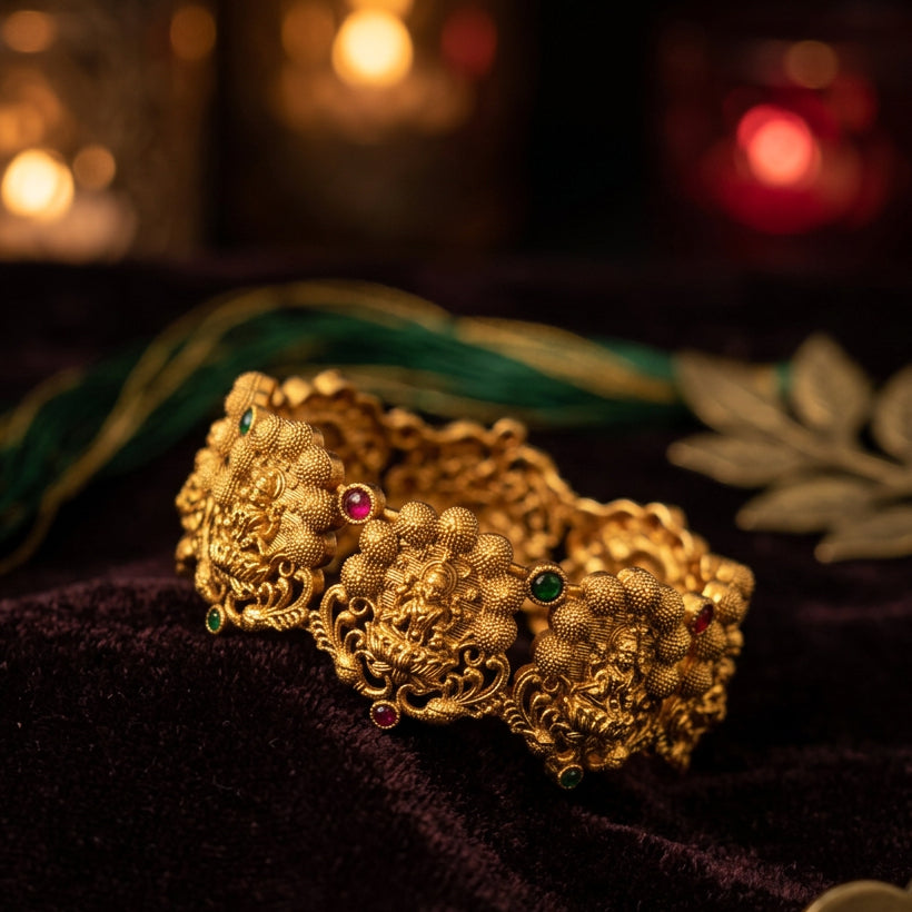 Veenal Antique Lakshmi Screw Kada